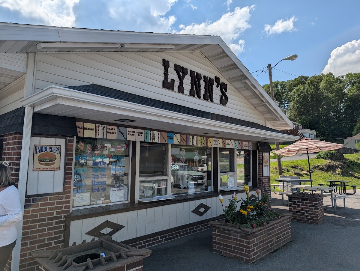 Lynn's Drive-In