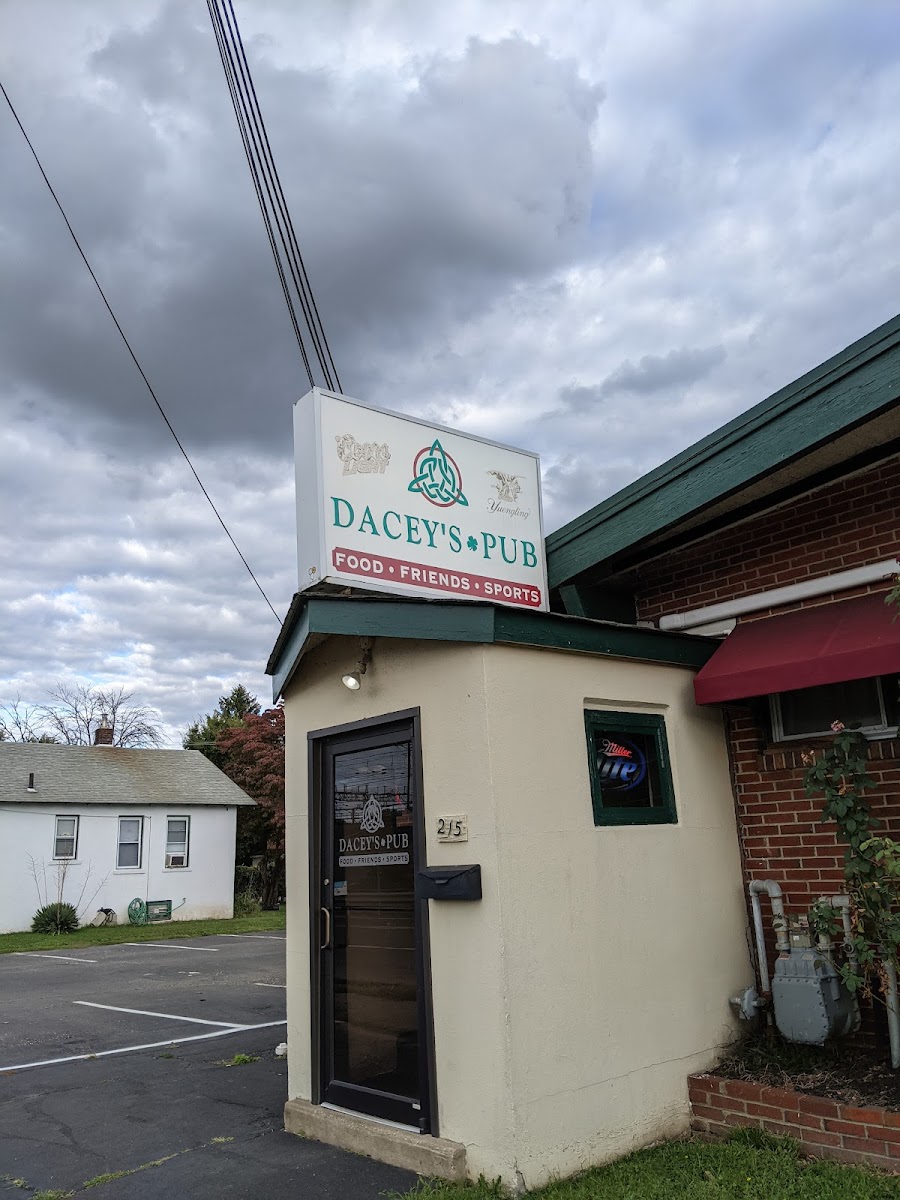 Dacey's Pub