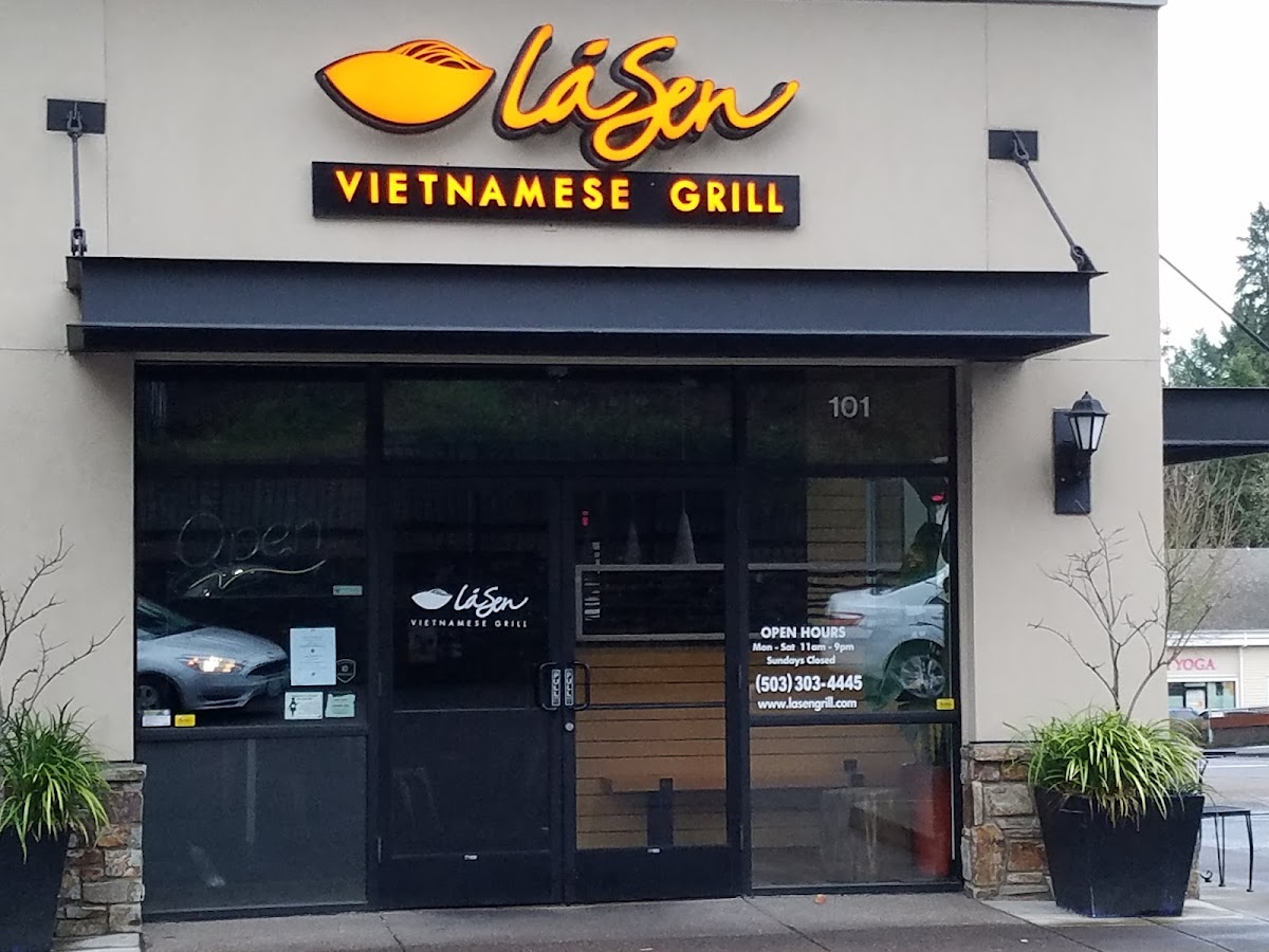 Lá Sen Vietnamese Grill