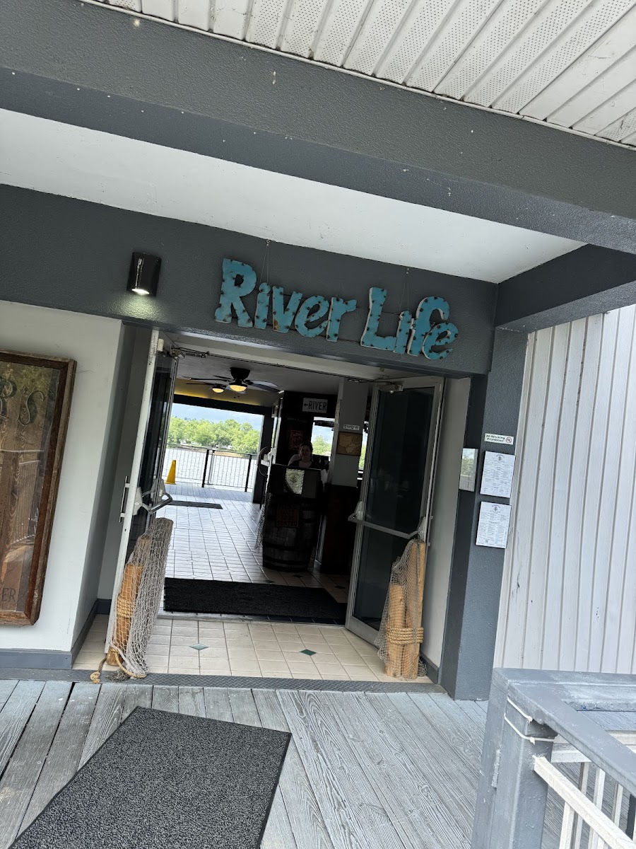 Schooner’s Waterfront Grille