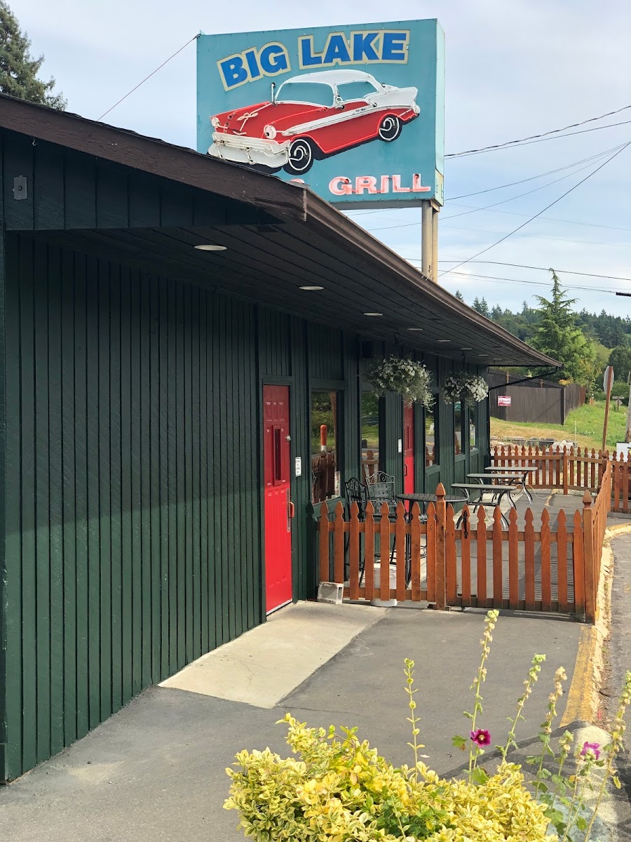 Big Lake Bar & Grill