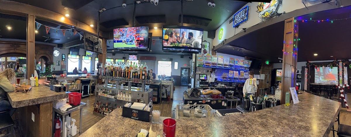 Richland Dugout Bar & Grill