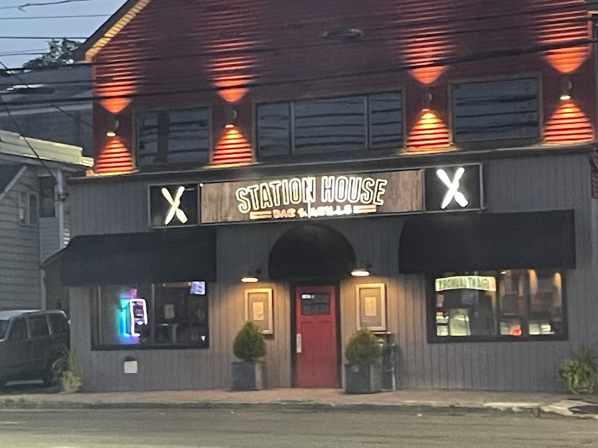 Station House Bar and Grille