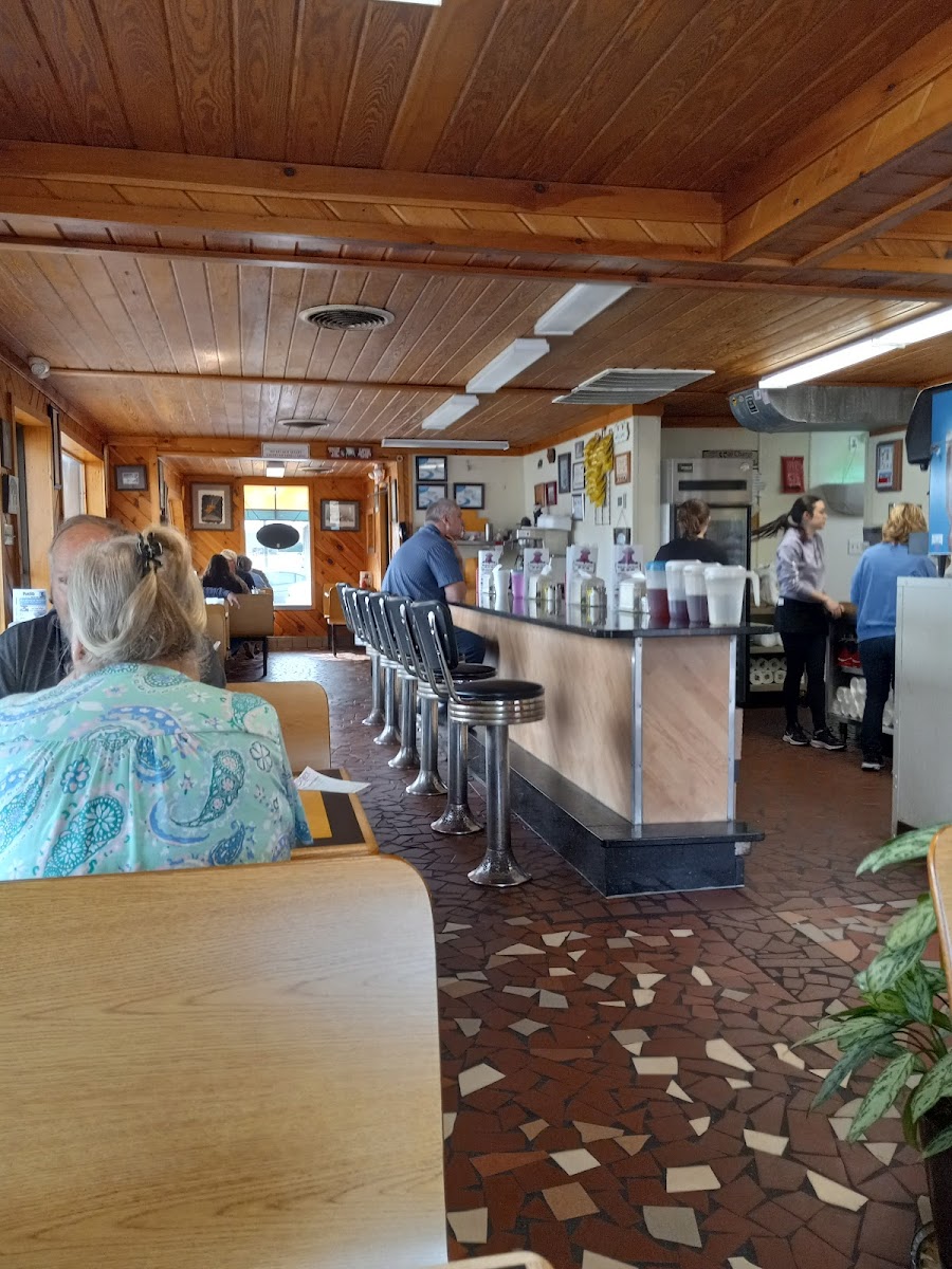 Whispering Pines B-B-Q