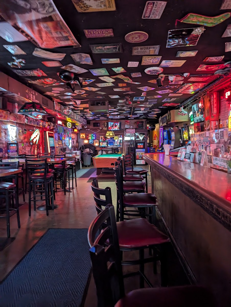 Top Hat Bar & Lounge