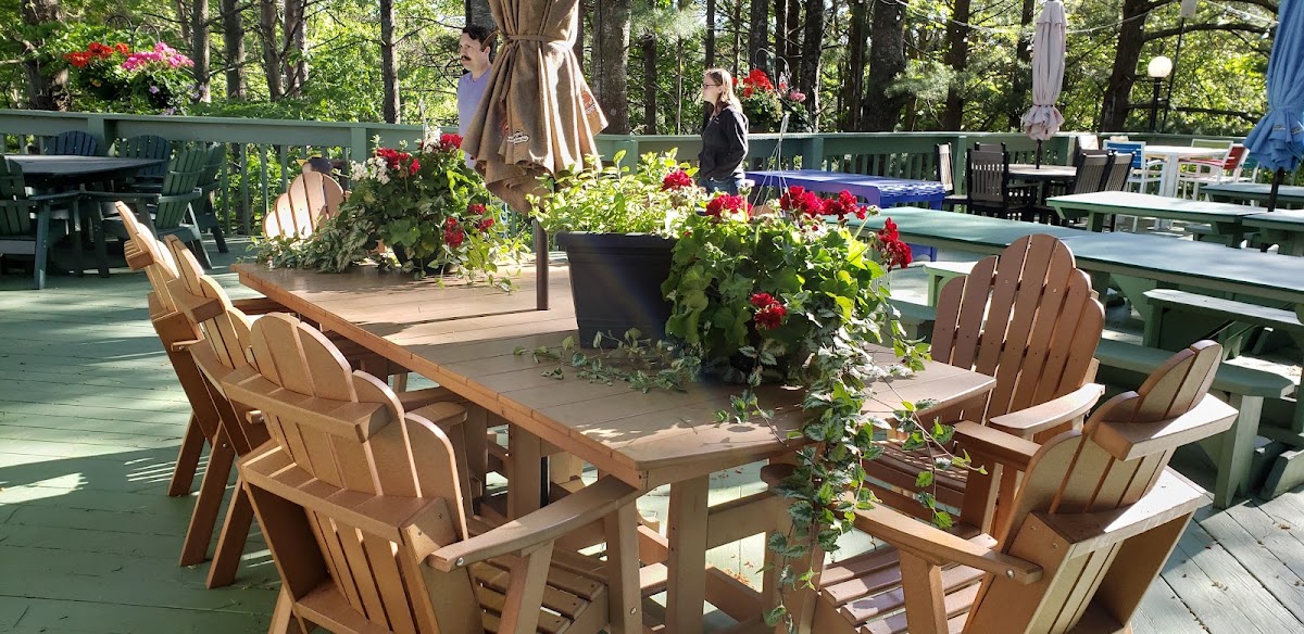 Boone's Long Lake Inn