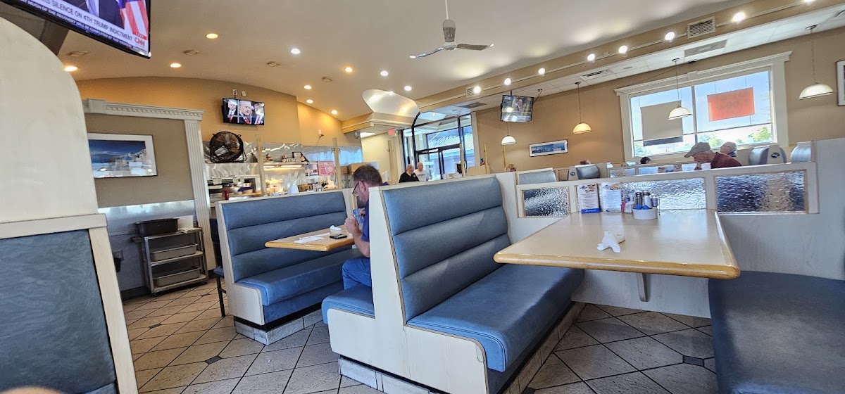 Angelo's Avenue Grille