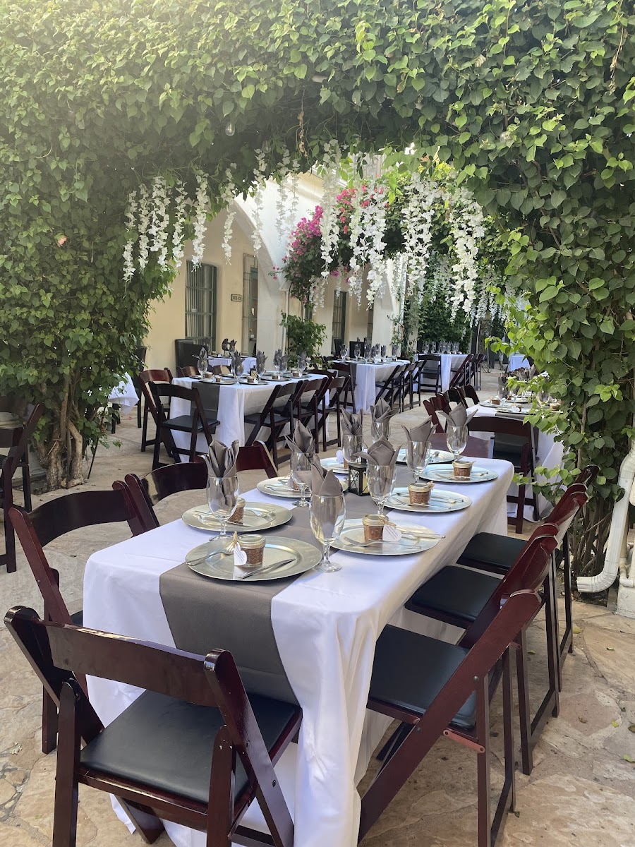 Topo’s Restaurant Bar & Banquet Facility