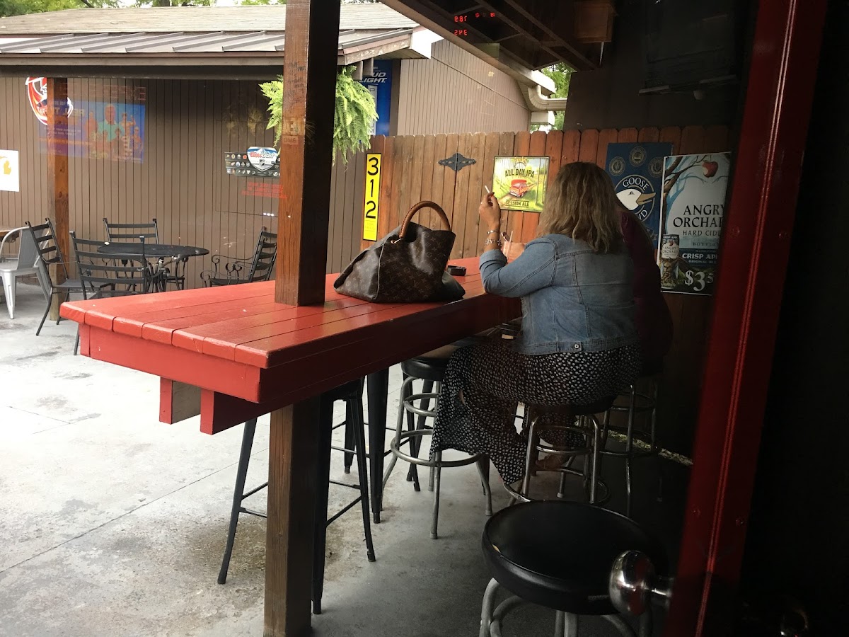 RJ's Sports Bar & Grill