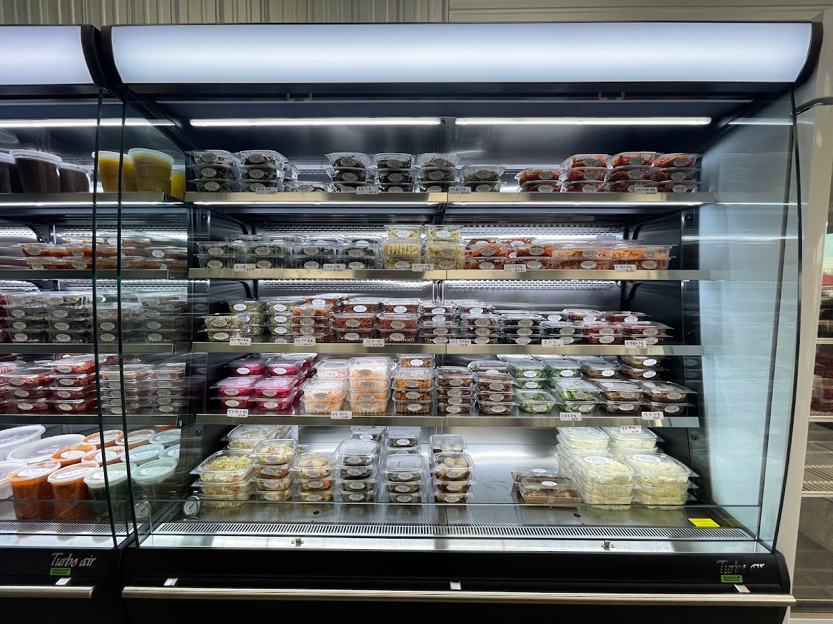 Mom's Refrigerator Meat Market & Banchan 엄마네 냉장고 정육과 반찬