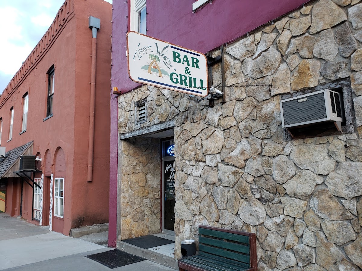 Trade Winds Bar & Grill