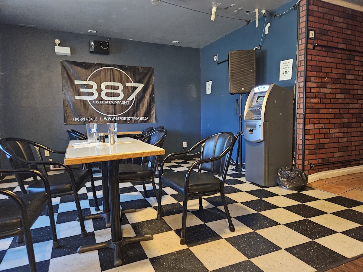 Leanne's Bar & Grill