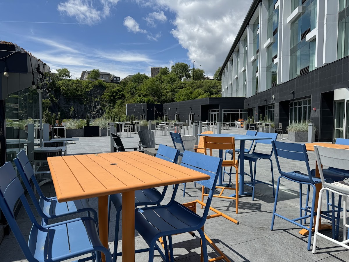 NoHu Rooftop Bar & Restaurant