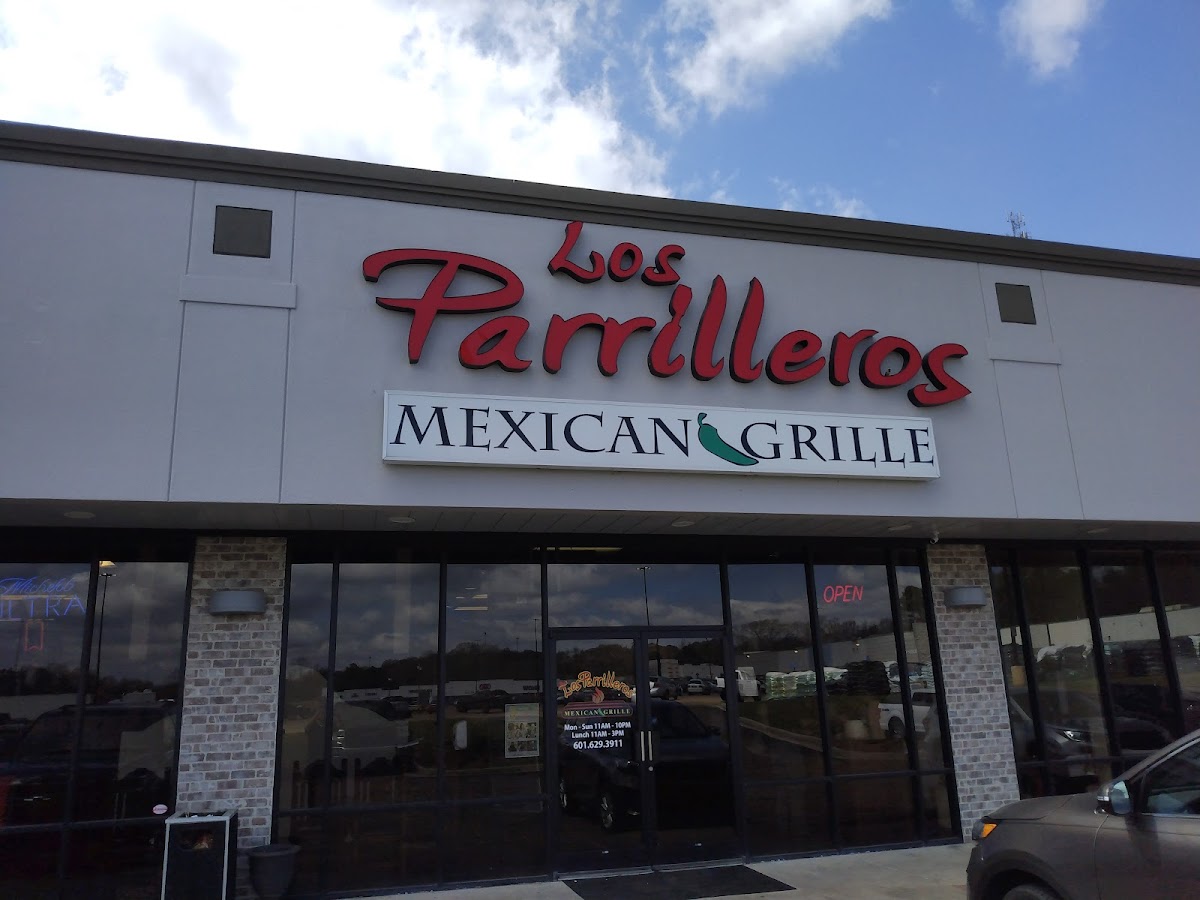 Los Parrilleros Mexican Bar & Grille