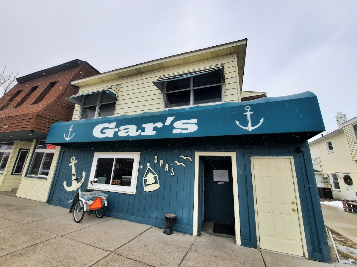 Gar's Lounge