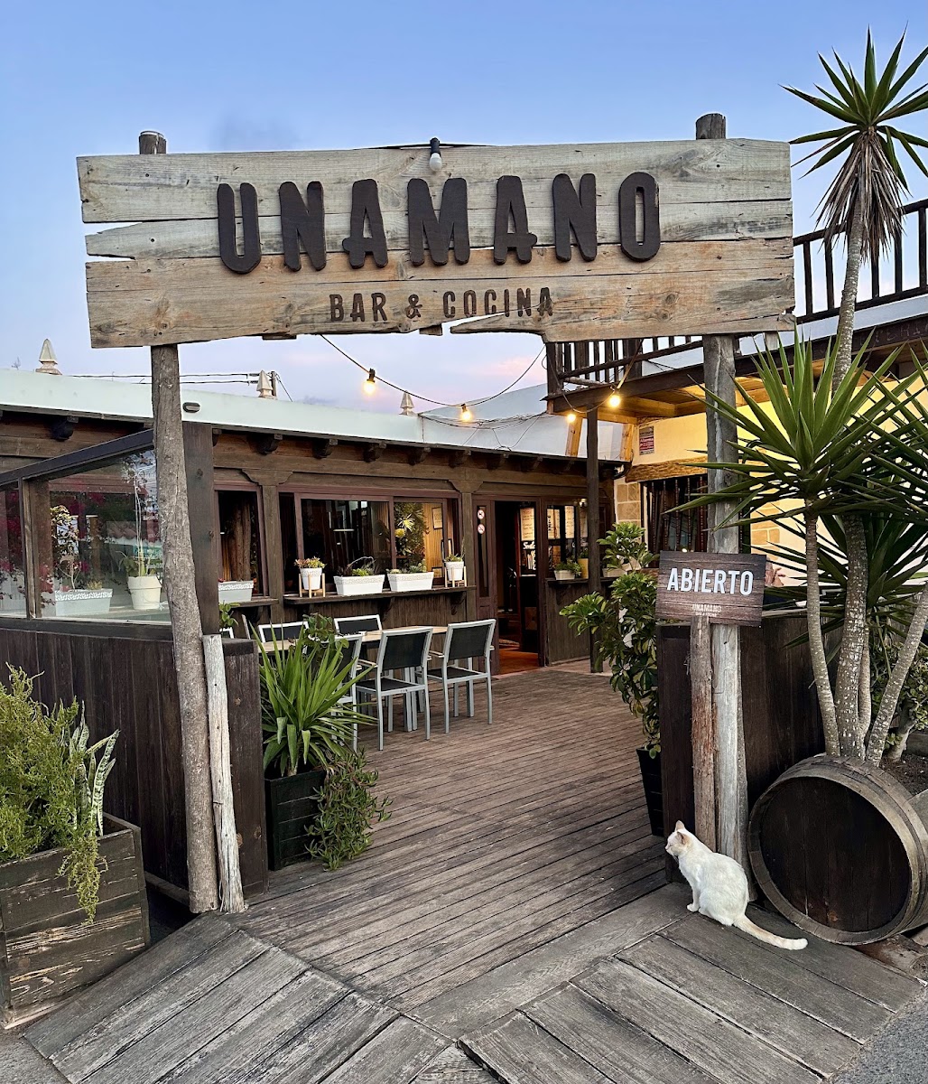 Unamano Bar & Cocina