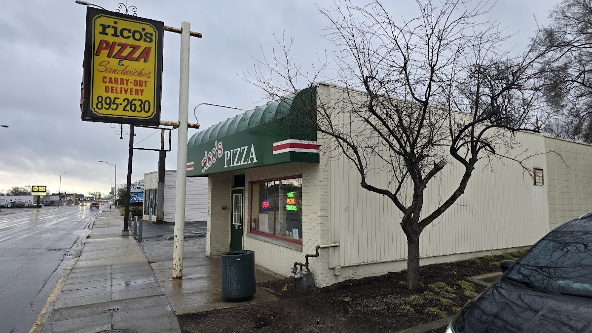 Rico's Pizza